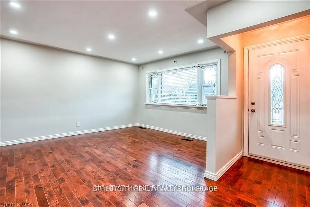 5 bed, $2,900 — Photo 4