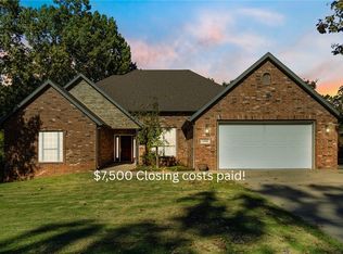 13708 Crazy Horse Dr, Rogers, AR 72758