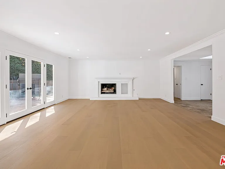 1836 N Doheny Dr — Photo 10