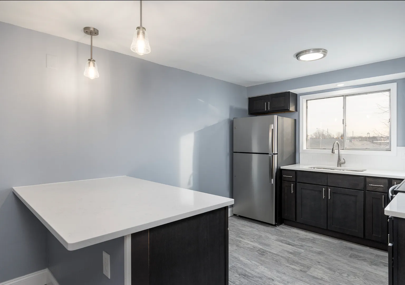 562 Kenmore — Photo 1