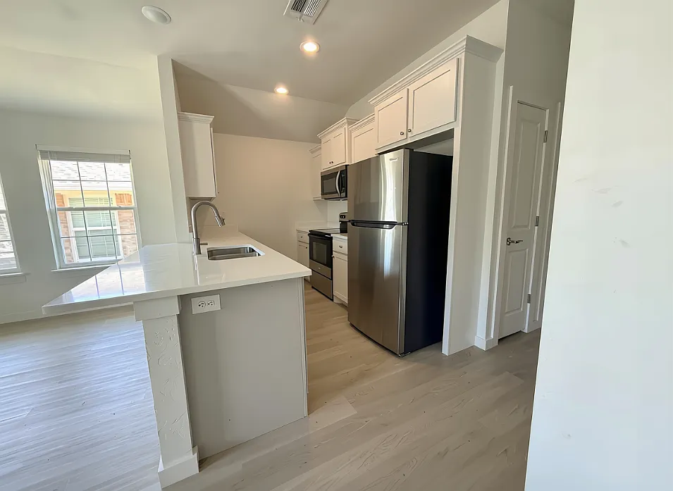 3 bed, 1150 sqft, $1,295 — Photo 2