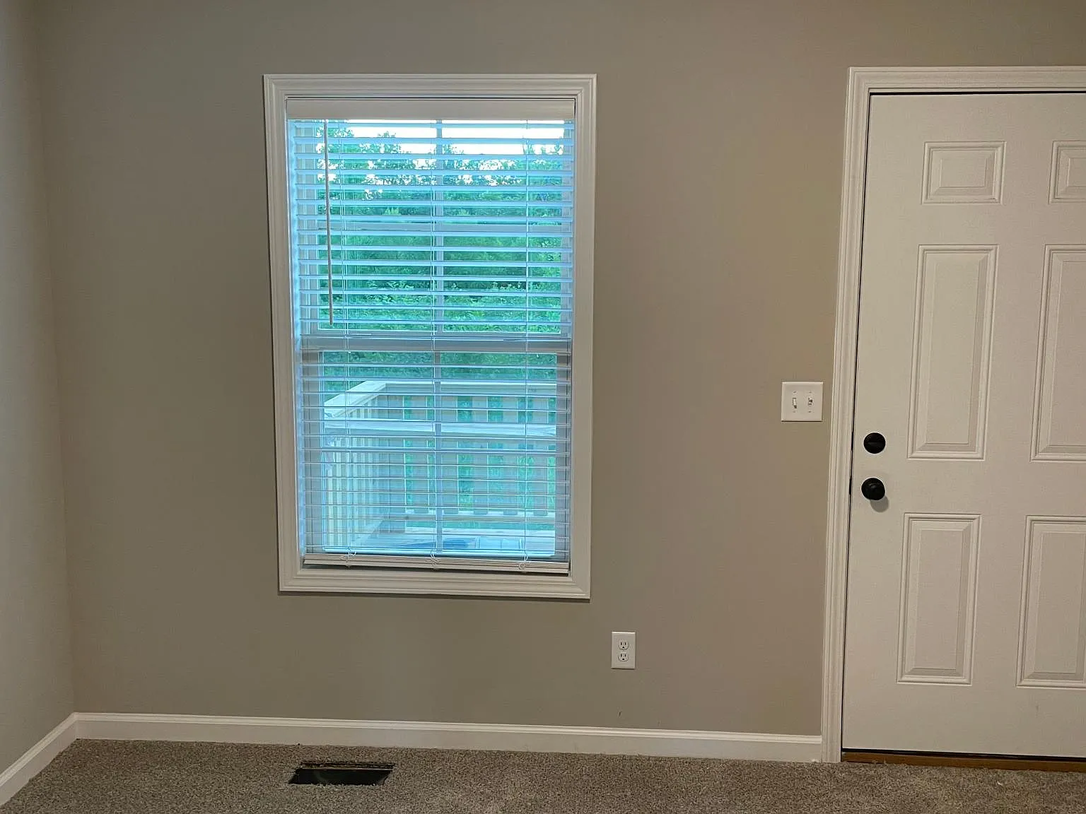 3 bed, 2.5 bath, 1450 sqft, $1,550 — Photo 4
