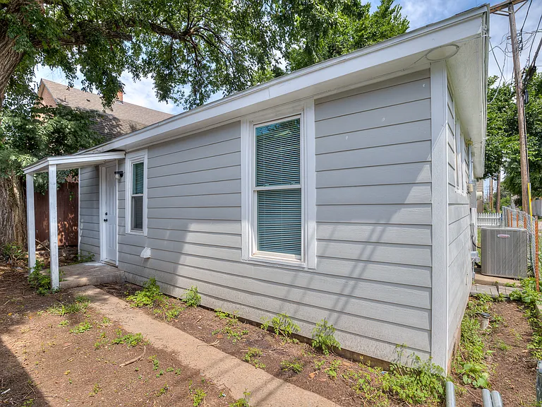 208 E Carson St — Photo 36