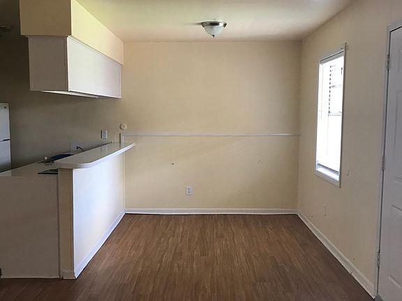 5th image of 4410 Oxford St APT 15