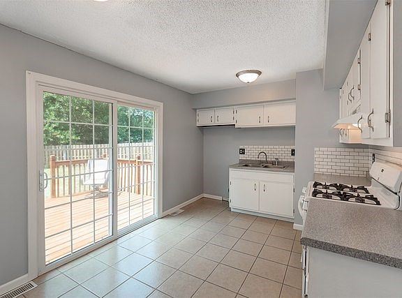 3rd image of 7 Kirkwood Dr