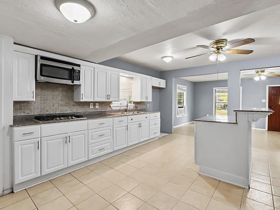 4th image of 2111 3rd St