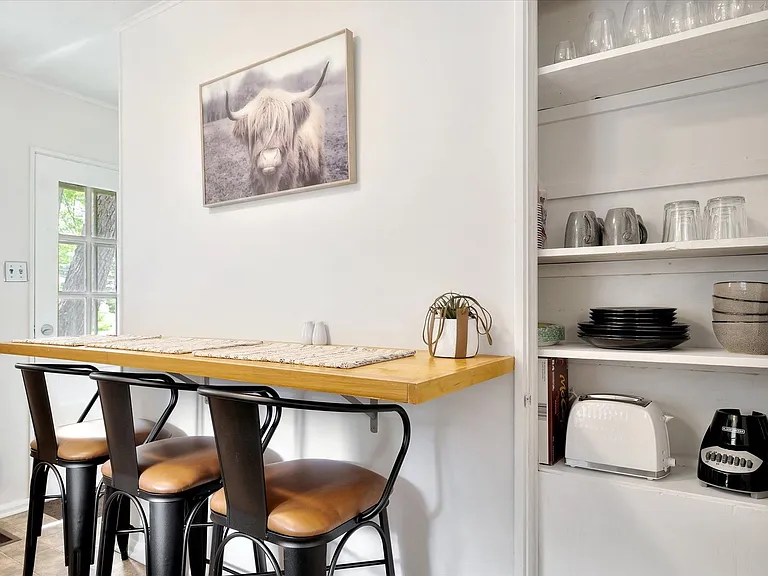 303 Hessel Blvd — Photo 10