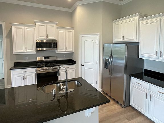 ROSES IV B - Kitchen - DSLD Homes