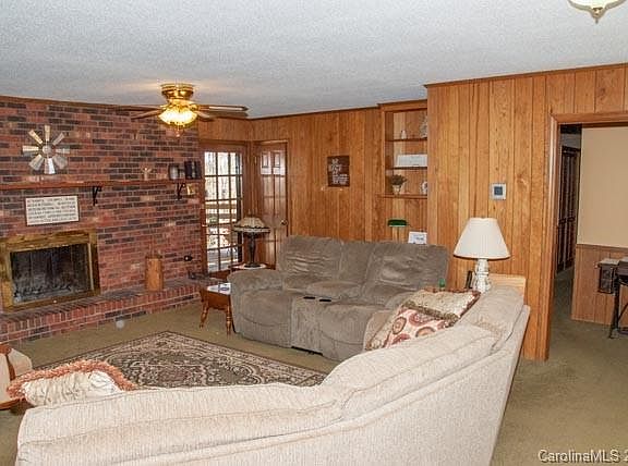 4th image of 176 Jamie Dr