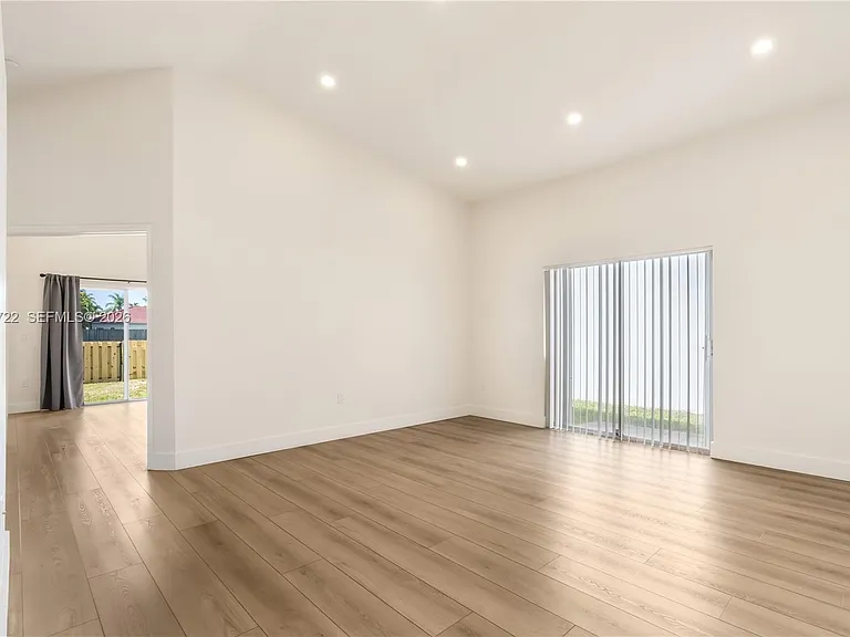 15472 SW 148th Ter — Photo 5