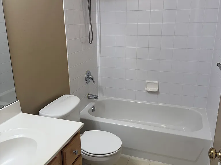 1494 Wethersfield Dr — Photo 8