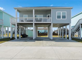111 Paradise Dr, Rockport, TX 78382