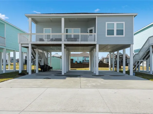 111 Paradise Dr, Rockport, TX 78382