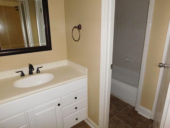 4th image of 3905 Isleworth Dr