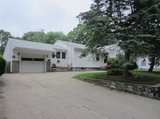 112 New Rd, Rumford, RI 02916