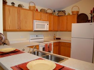 721 Silverstone Dr, Carpentersville, IL 60110