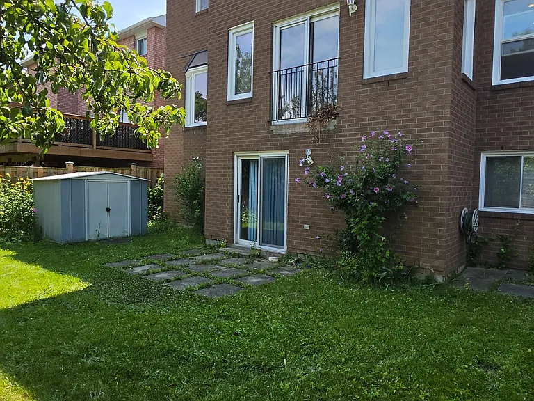 39 Pogson Dr — Photo 38