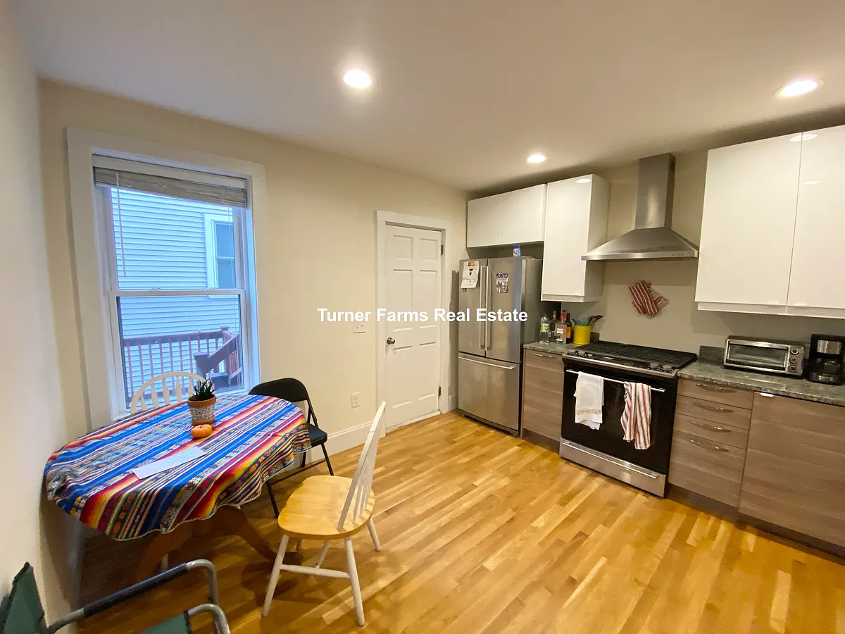 Photo 2 of 14 - 92 L St #2F - Boston, MA Building Photo - 92 L St #2F