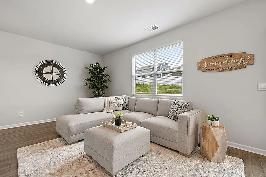 4 bed, 2.5 bath, 2280 sqft, $3,850 — Photo 2