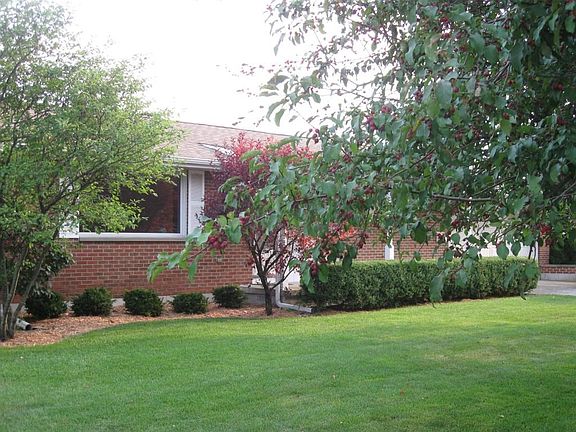 2nd image of 1745 Summerset Dr