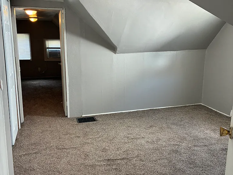 3228 Seneca St — Photo 11