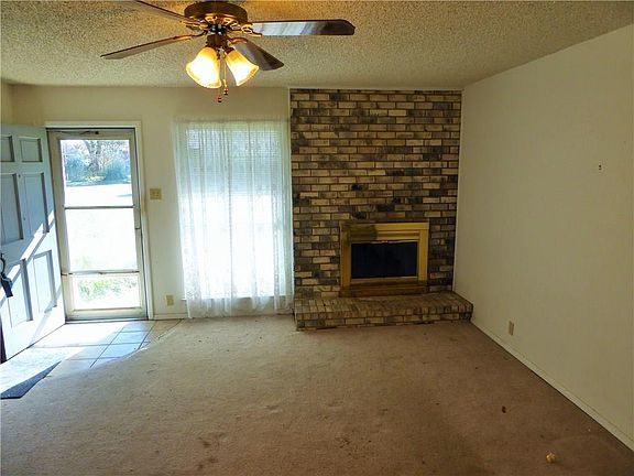 4th image of 818 Dogwood Dr