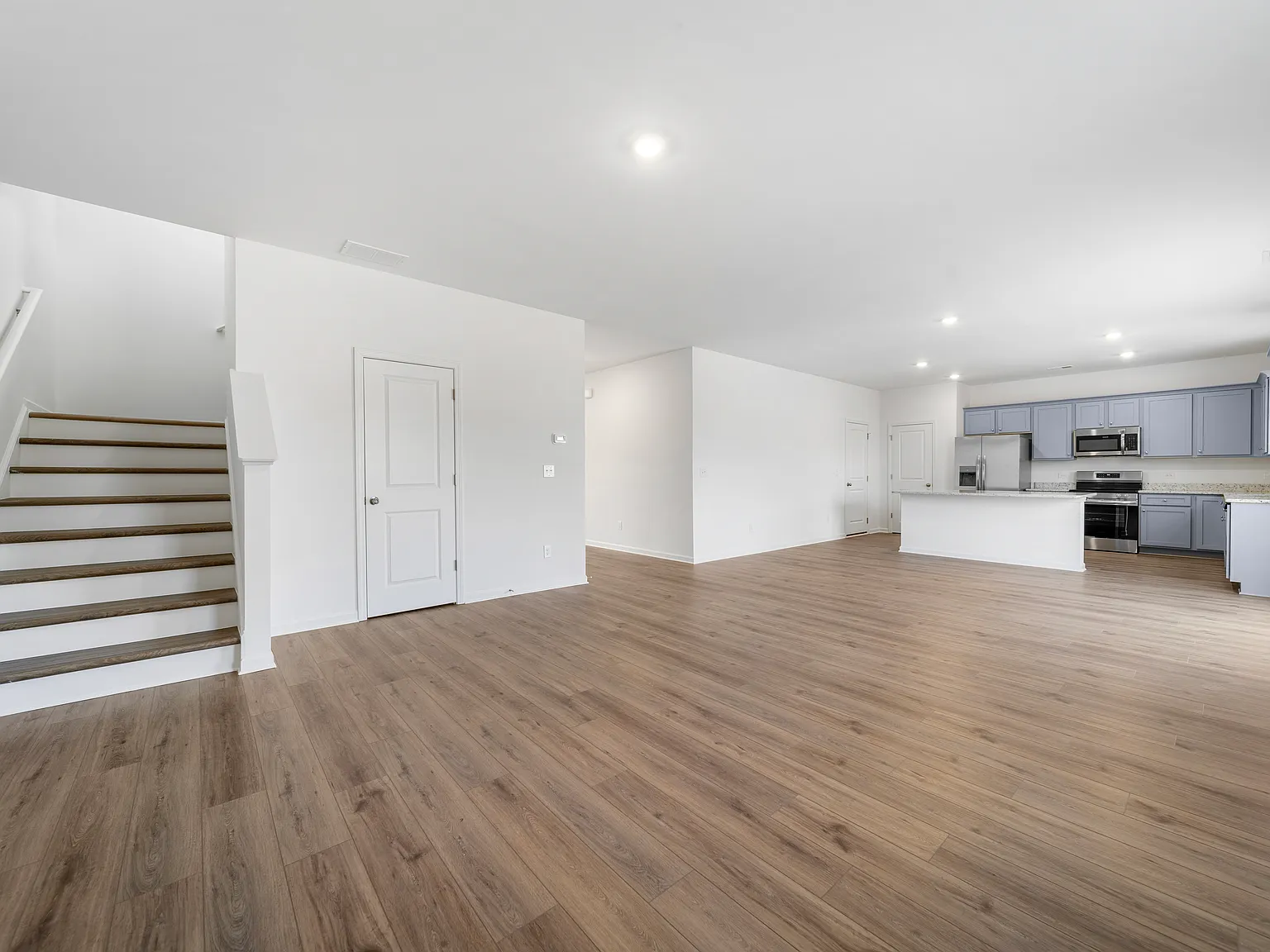 4 bed, 2541 sqft, $2,600 — Photo 4