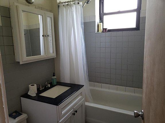 4th image of 2755 N Richmond St #1