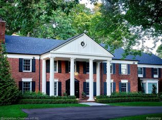 950 E Glengarry Cir, Bloomfield Hills, MI 48301