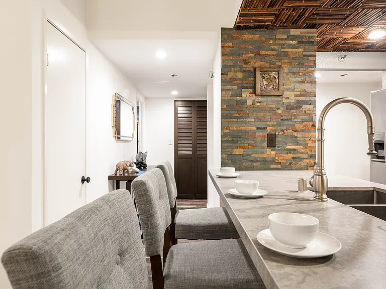 600 W 9th St #115 — Photo 16