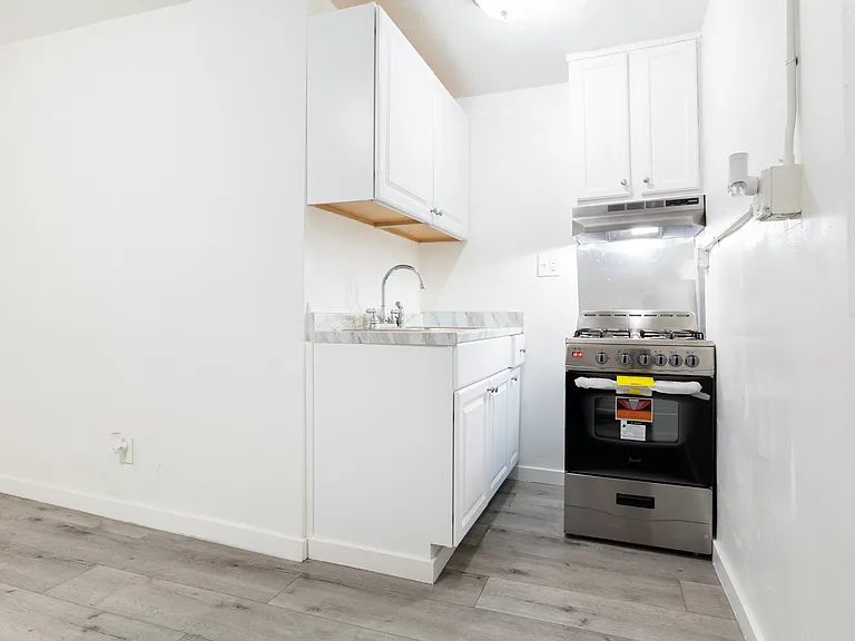 Bixel apts LLC — Photo 19