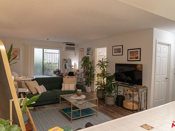 2nd image of 5418 Hermitage Ave APT 103