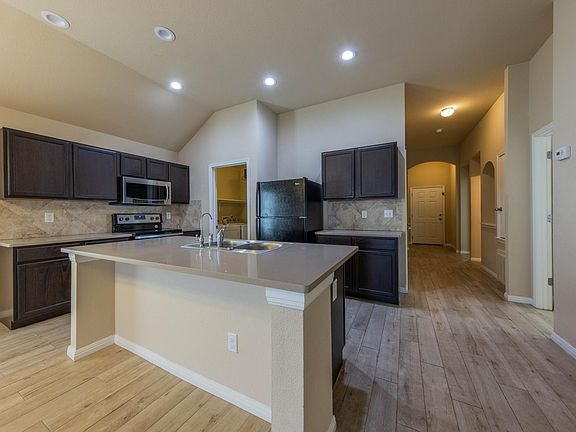 3rd image of 15111 Verela Dr