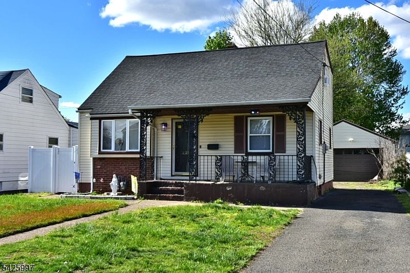 1st image of 225 Wilson St