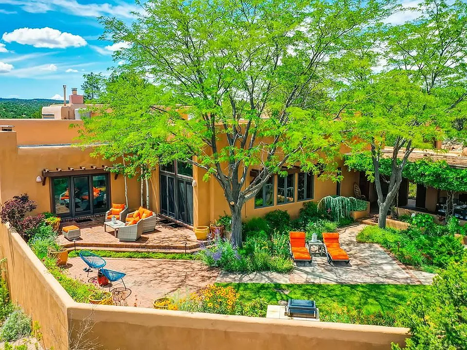 26 Camino Caruso