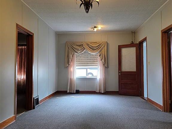 5th image of 212 6th AVENUE NE