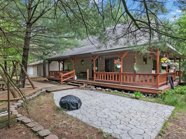 5956 E 4th St, White Cloud, MI 49349