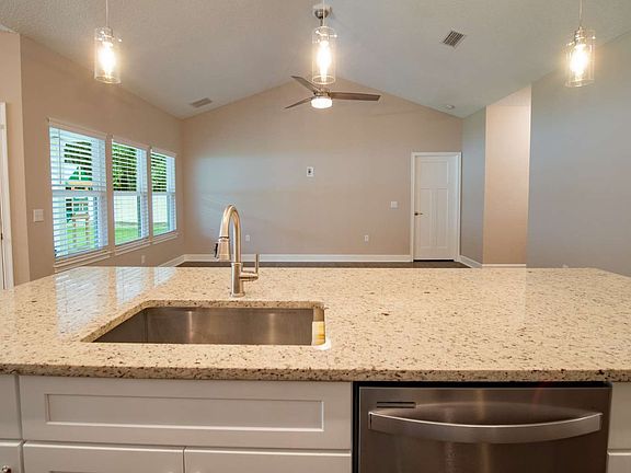 4th image of 247 SW Jewel Lake Dr