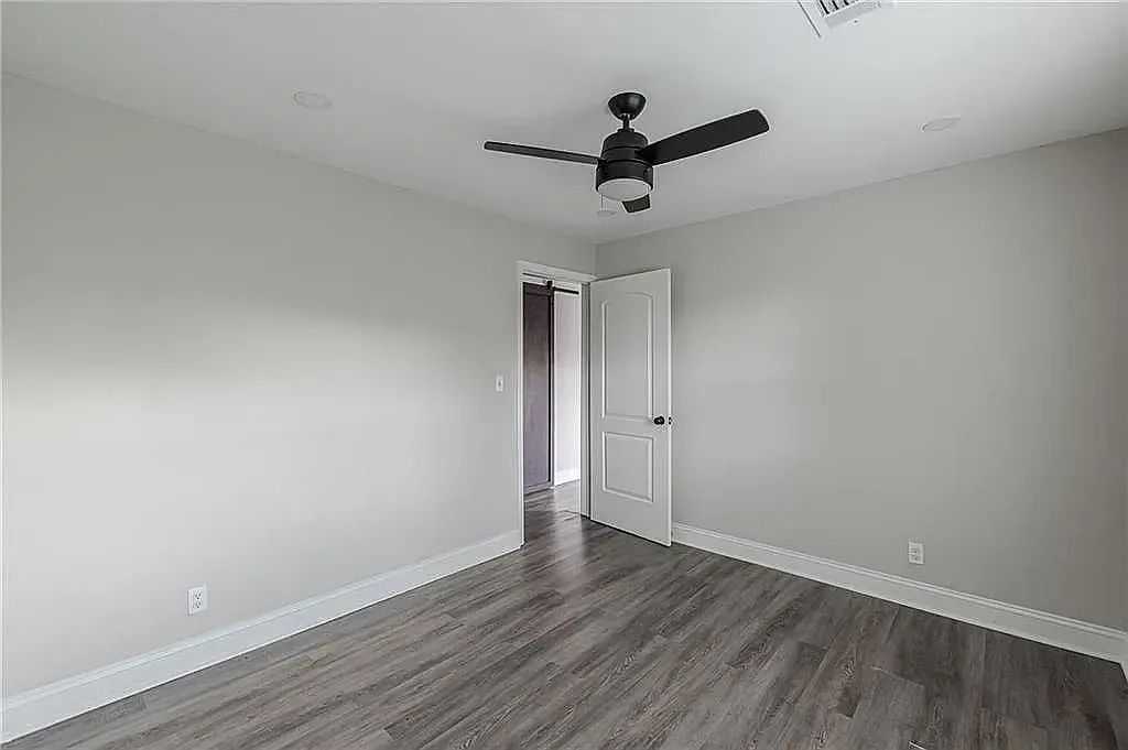 919 Hobson — Photo 3