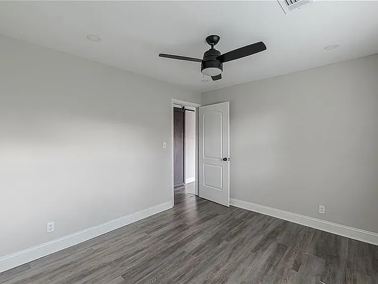 919 Hobson St SW #B — Photo 3