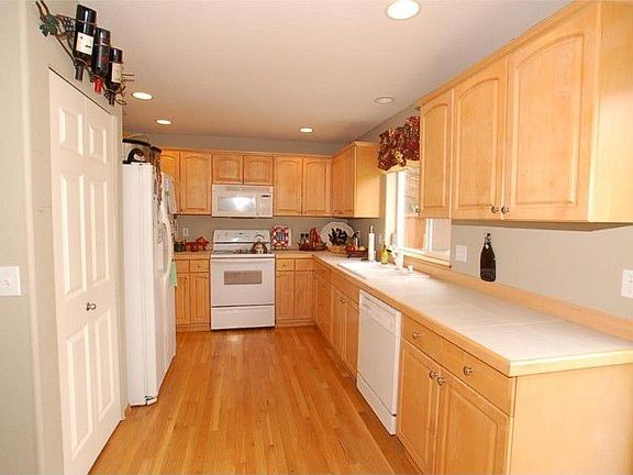 2nd image of 5211 80th Ave NE