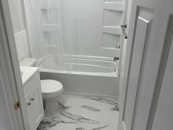 4th image of 378 N Main St APT B