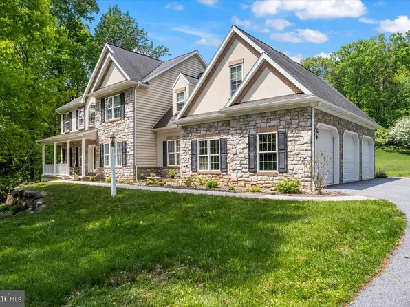 304 Iron Valley Dr, Lebanon, PA 17042