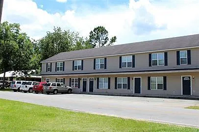 4 E Howell Dr — Photo 1
