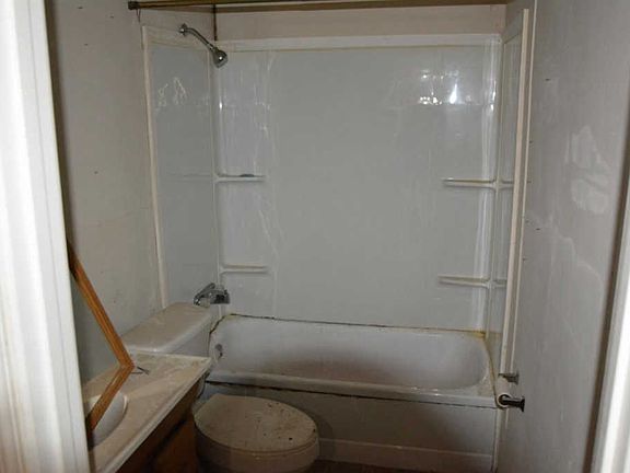 4th image of 207 1/2 York St