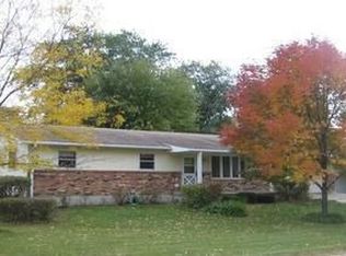 6884 S James Dr, Rochelle, IL 61068