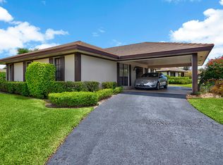 527 Pine Tree Ct, Atlantis, FL 33462