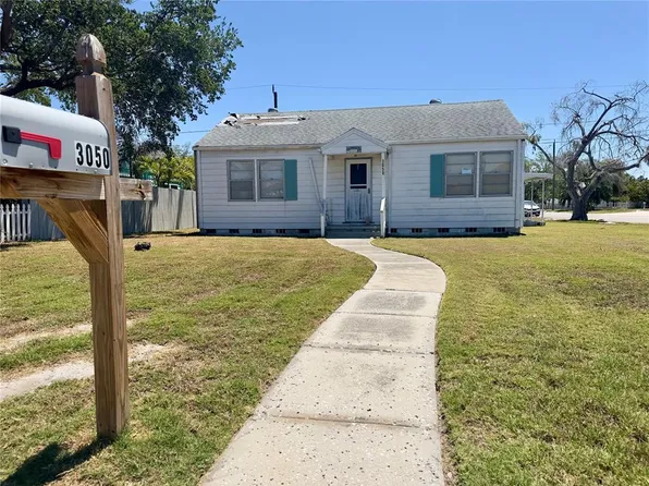 3050 Dupont St S, Gulfport, FL 33707
