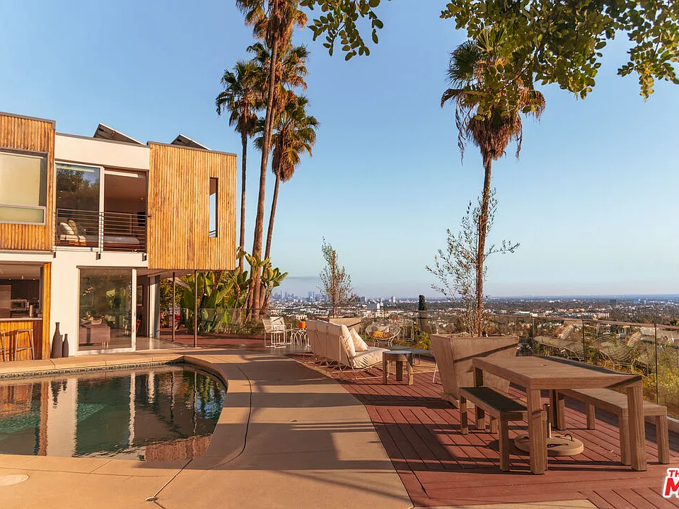 7650 Curson Ter