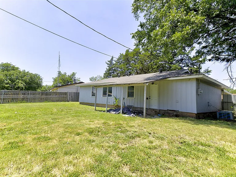 1635 Longview St — Photo 4